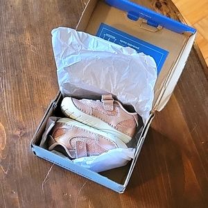 NWT rose Gold Stride Rite Sneakers
